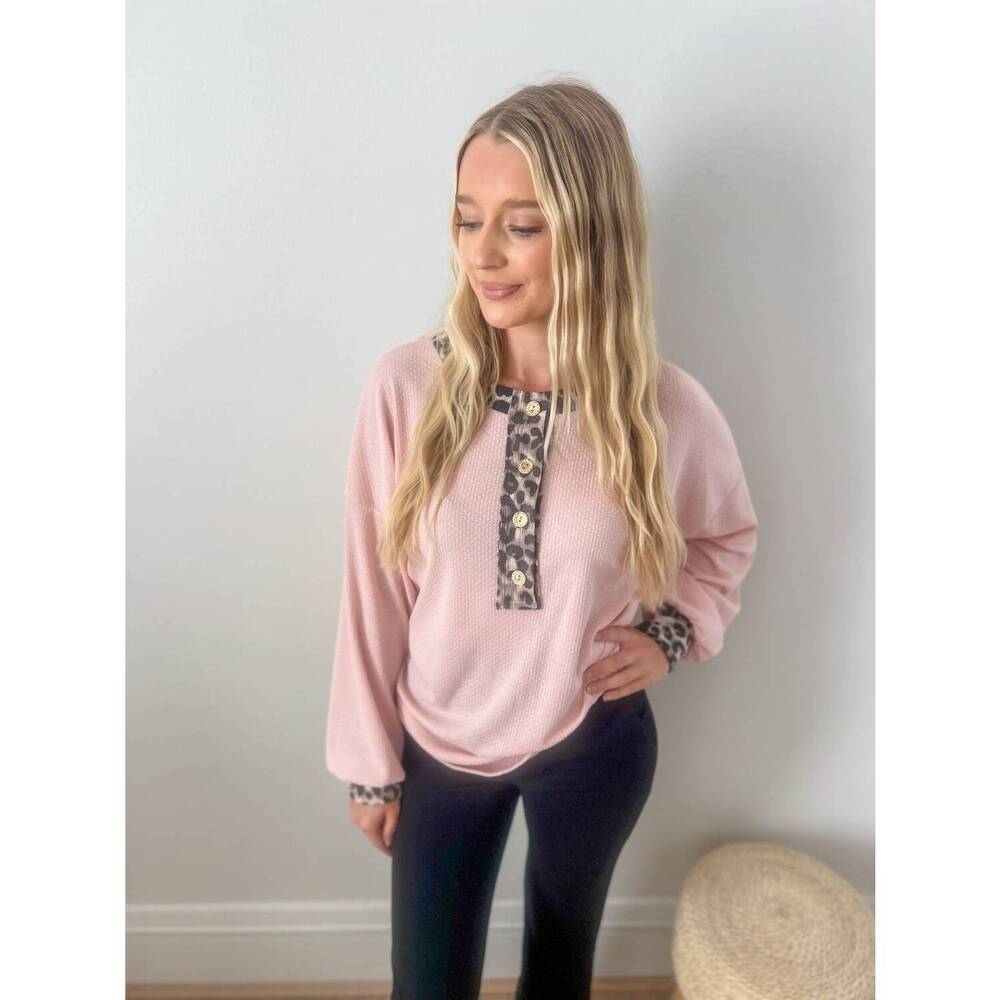 NEW LOVELY MELODY on my mind leopard accents top in pink